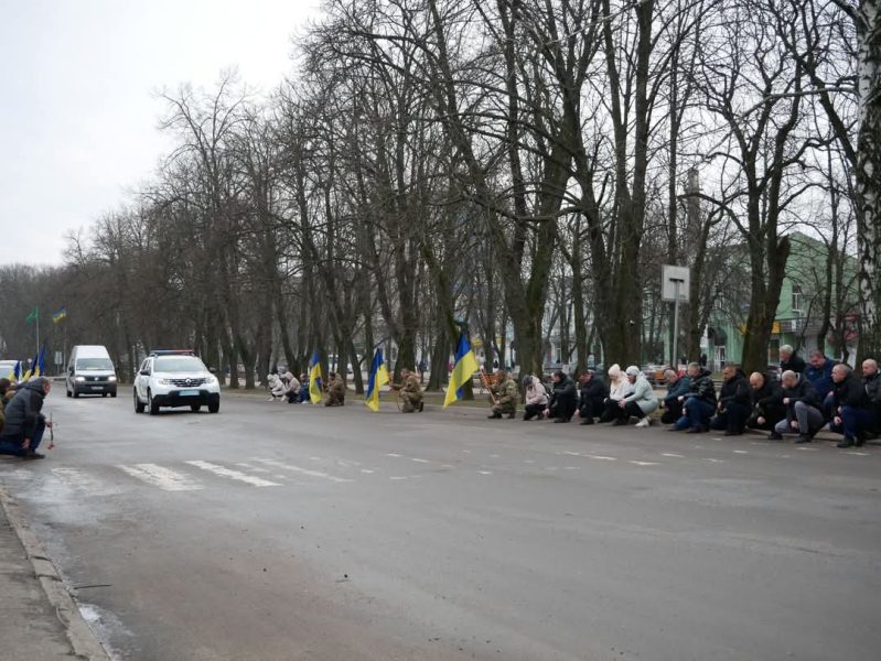 Став до лав “небесного” війська: у Ромнах попрощалися з Сергієм Ситником