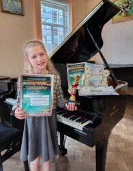 ТАЛАНТ І МАЙСТЕРНІСТЬ: УСПІХИ УЧЕНИЦІ РОМЕНСЬКОЇ ДИТЯЧОЇ МУЗИЧНОЇ ШКОЛИ ІМ. Є. АДАМЦЕВИЧА ДАР’Ї ГОРОДЕЦЬКОЇ