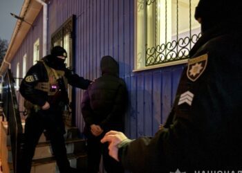 У Конотопі чоловік зберігав бойові гранати