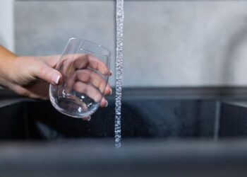 У Шостці аварія на магістральному водогоні: де призупинять водопостачання