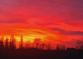 У Шостці спостерігали пурпурове світло