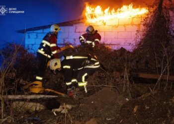 У Сумах чотири пожежні машини гасили загоряння (відео)