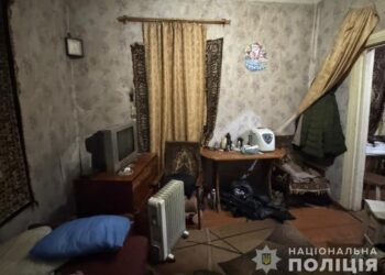 Ударив ножем жінку під час застілля: зловмисника із Шостки затримали поліцейські