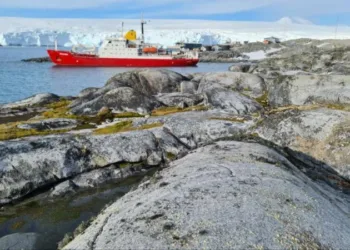 Український криголам “Ноосфера” вперше забезпечує дослідження на замовлення США