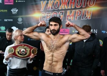 Вечір боксу у Києві та бій за титул. Відбулася церемонія зважування