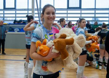 Ведмедики для дітей військових. Нафтуся провела благодійну акцію