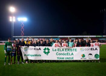 ВІДЕО. Поразка не завадила. Гравець освідчився дівчині після матчу з Барсою