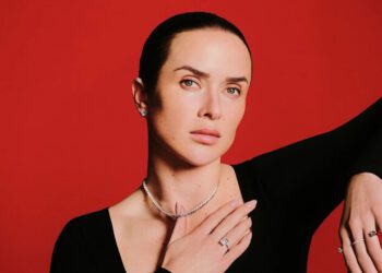 ВІДЕО. Світолина у червоній сукні запалила у рекламі ювелірних виробів