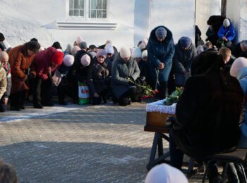 ЖОРСТОКА ВІЙНА ЗАБИРАЄ НАЙКРАЩИХ: РОМЕНСЬКА ГРОМАДА ПОПРОЩАЛАСЯ ІЗ ЗАХИСНИКОМ УКРАЇНИ – СЕРГІЄМ НІКОЛАЙЧУКОМ…