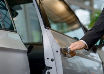 3500 гривень за грюкання дверима: де водіям заборонено голосно закривати авто