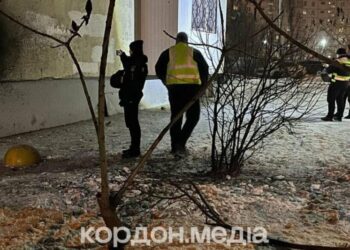 Внаслідок влучання невідомого БпЛА у Сумах тяжко поранено дівчину