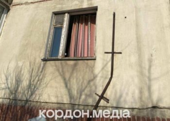 В одній із квартир пошкодженої багатоповерхівки у Сумах знайшли померлу жінку