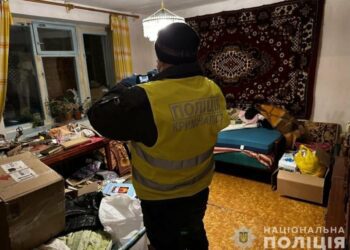 В одній з квартир Глухова виявили тіла 33-річної жінки та її 8-місячної дитини