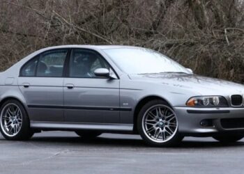 Культова капсула часу: виявлено знаменитий BMW 2002 року в новому стані (ФОТО)