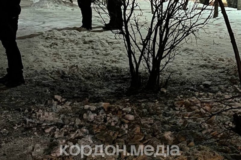 Внаслідок влучання невідомого БпЛА у Сумах тяжко поранено дівчину