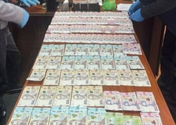 З підприємця Сумщини вимагали 2000 доларів та щомісячну данину