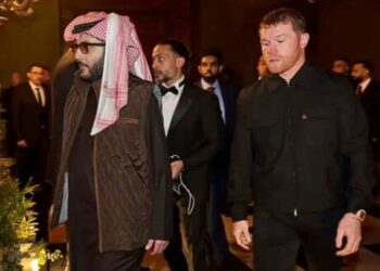 Розкрито причини зриву бою Альвареса та Кроуфорда