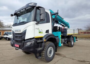 Український завод випустив партію потужних спецавтомобілів на базі Iveco (ФОТО)