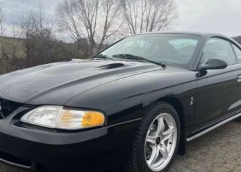 Гість із 90-х: виявлено 29-річний заряджений Ford Mustang у новому стані (ФОТО)