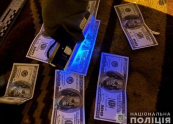 На Сумщині поліцейські викрили заступницю директора училища на хабарі за фіктивне навчання