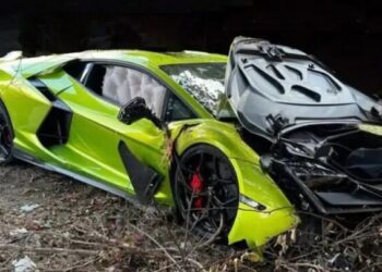Працівник автосалону розбив новітній суперкар Lamborghini за $600 000 (ФОТО)