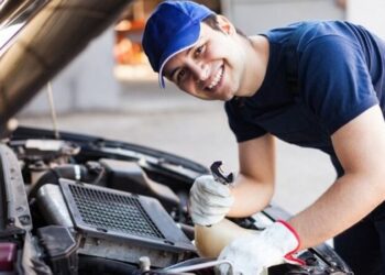 Три фрази, які автовласник не повинен говорити механіку на СТО