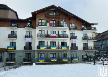 Бакуріані-2025. В Олімпійському селищі в Грузії піднято українські прапори