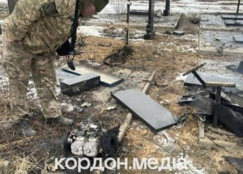 У Сумах російський безпілотник пошкодив могили на одному з кладовищ