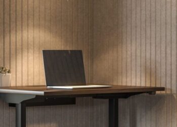 Чому варто купувати столи, регульовані за висотою?