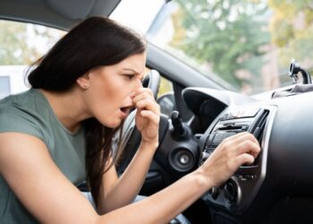 Три небезпечні запахи в автомобілі: про які проблеми вони попереджають