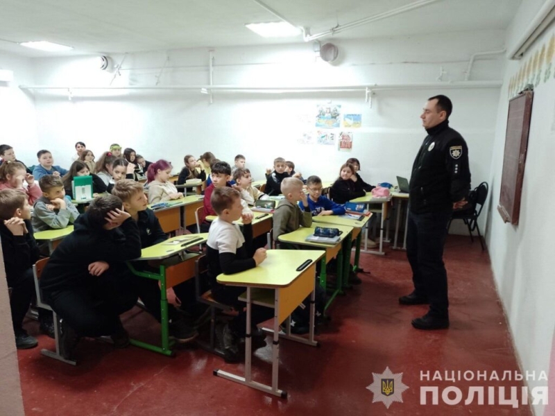 Конотопські поліцейські продовжують навчати дітей правилам безпечної поведінки в Інтернеті