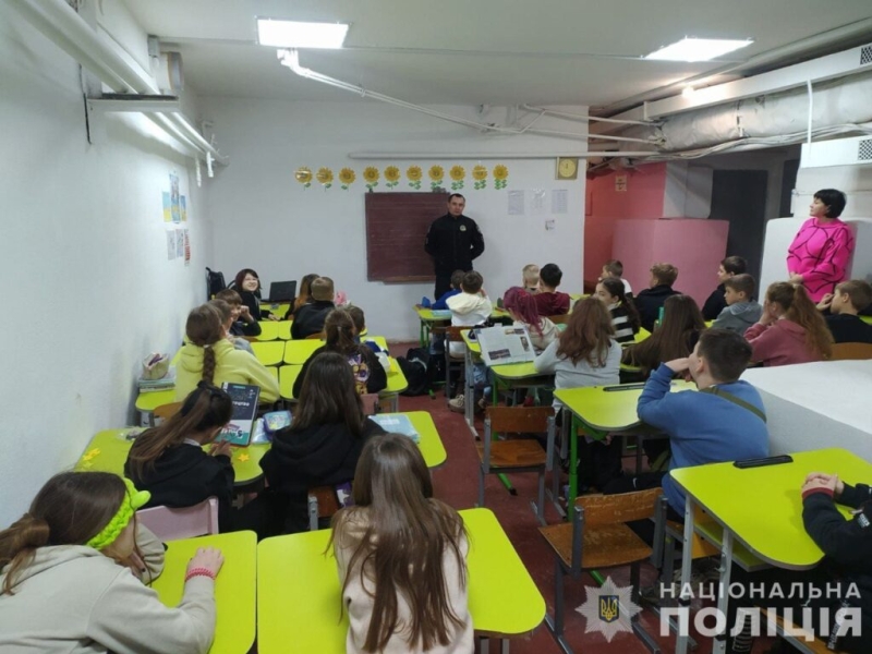 Конотопські поліцейські продовжують навчати дітей правилам безпечної поведінки в Інтернеті