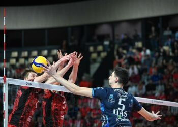 Кубок ЄКВ. У перших чвертьфіналах перемогли лише гості