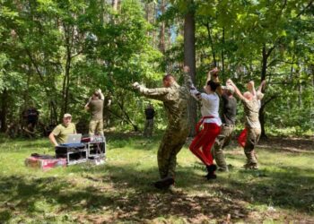 Музика та спів як спосіб розвантажитися та відпочити:Музиканти завітали до військових, які боронять Сумщину(+фото)