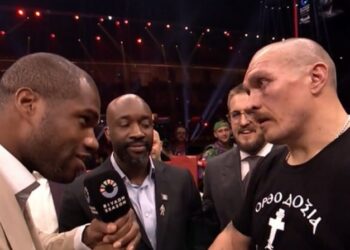 Олександр Усик – про поведінку Дюбуа після реваншу з Ф’юрі: “Я стояв і думав: “Забирайся звідси”