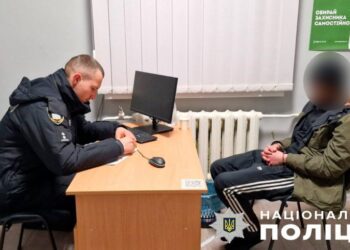 Попросив подзвонити — і втік: поліція Охтирки затримала грабіжника