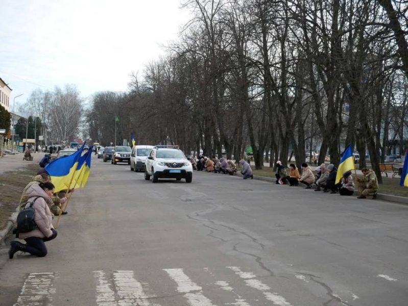 Роменська громада в сльозах: прощалися з військовим Сергієм Сизоненком + ФОТО