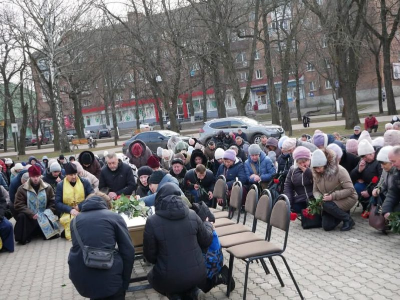 Роменська громада в сльозах: прощалися з військовим Сергієм Сизоненком + ФОТО