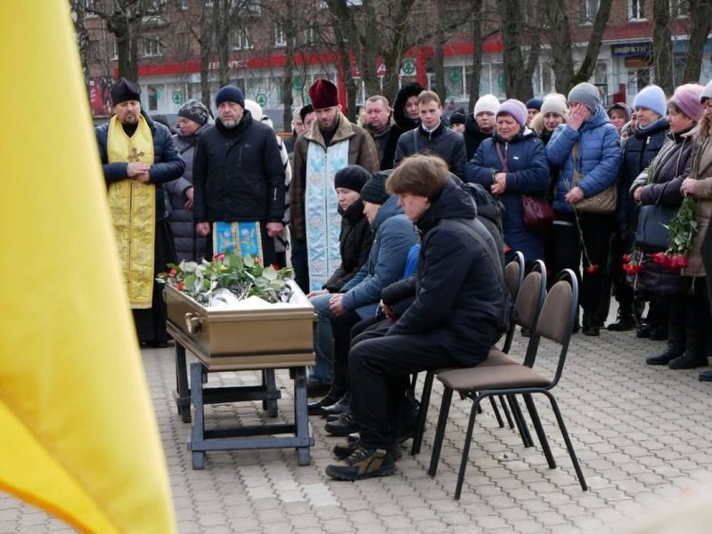 Роменська громада в сльозах: прощалися з військовим Сергієм Сизоненком + ФОТО
