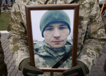 Роменська громада в сльозах: прощалися з військовим Сергієм Сизоненком + ФОТО