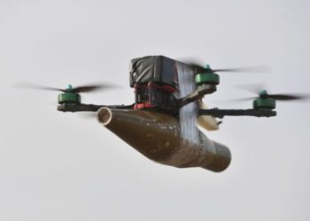 Росіяни скинули FPV-дрон на автомобіль у Краснопільській громаді