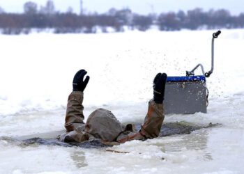 Шосткинські рятувальники у сусідній громаді допомагали шукати тіло рибалки + Відео