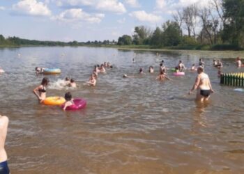 Спека та сильні дощі погіршили якість води у Галенківському озері: яких правил треба дотримуватися під час купання, щоб не нашкодити здоров’ю