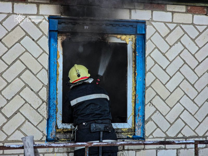 У Гуковому горів житловий будинок + Фото + Відео