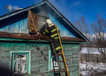 У Гуковому горів житловий будинок + Фото + Відео