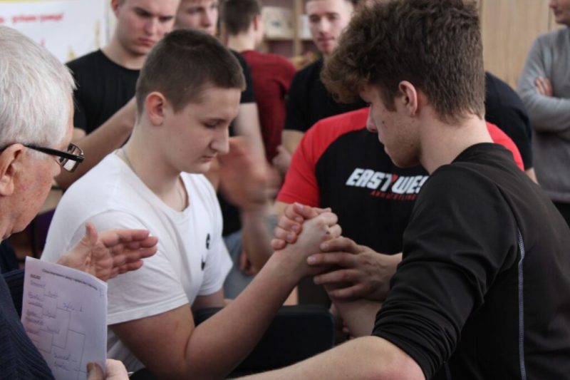 У Конотопі відбулися змагання з армреслінгу присвячені Дню Героїв Небесної Сотні