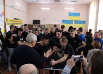 У Конотопі відбулися змагання з армреслінгу присвячені Дню Героїв Небесної Сотні