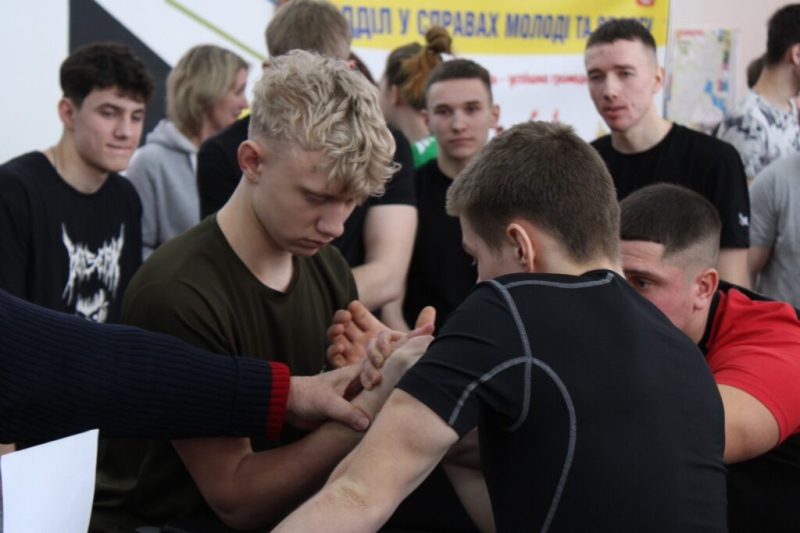 У Конотопі відбулися змагання з армреслінгу присвячені Дню Героїв Небесної Сотні