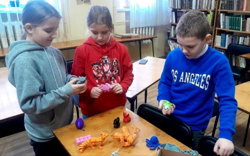 У Конотопській бібліотеці стартували курси з графічного дизайну та 3D-моделювання для дітей