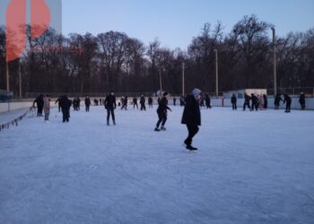 У Ромнах працює ковзанка 